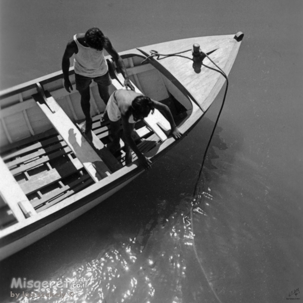 תל אביב 1939 קושרים סירה