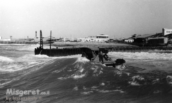 תל אביב 1938 גלים וסירה