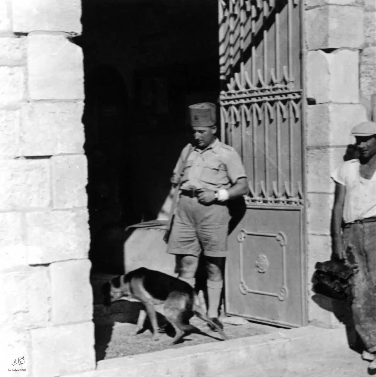 ירושלים 1938 נוטר בכניסה - דוד לסלו סקלי -  - מק''ט: 143553