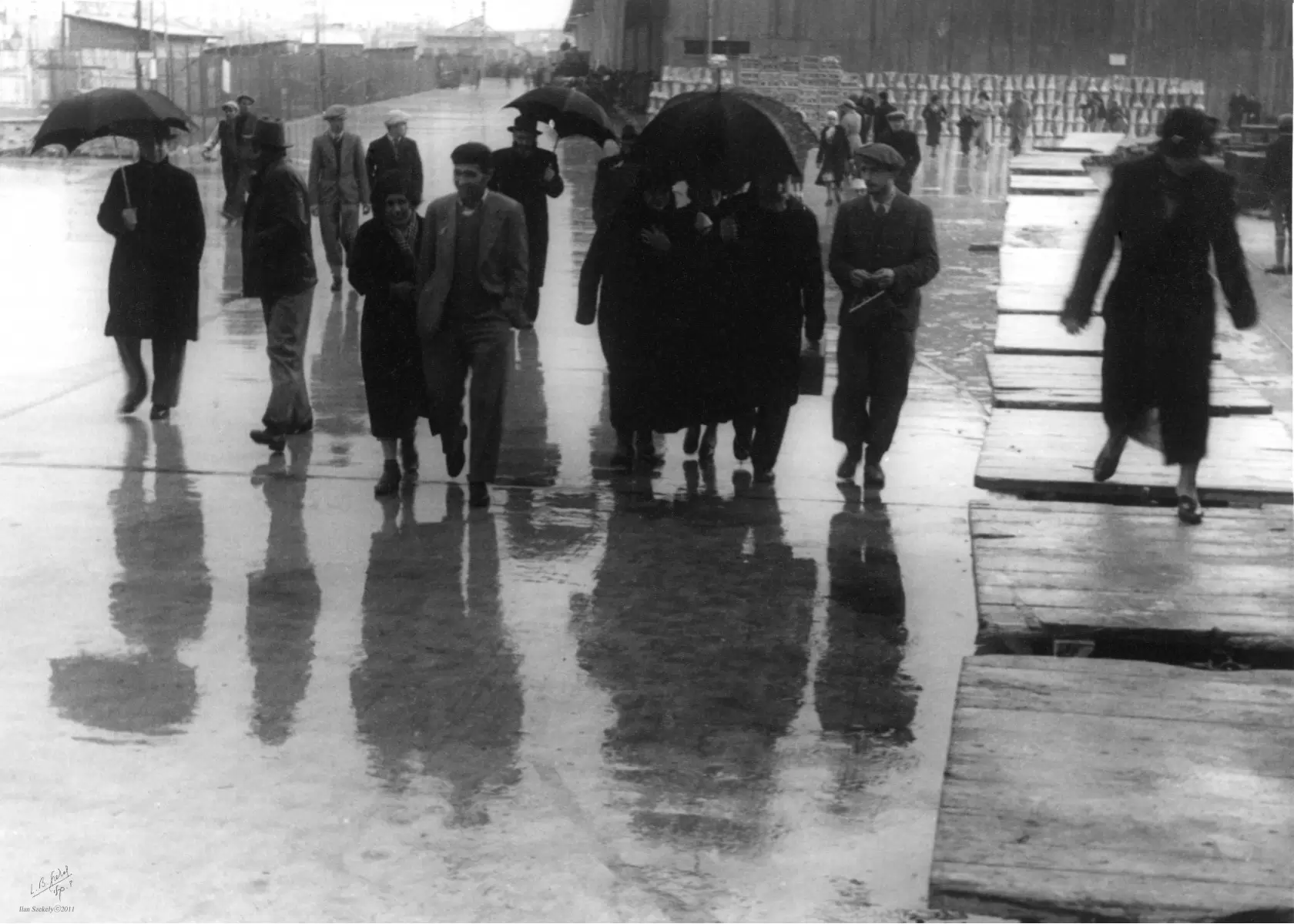 תל אביב 1937 נמל בגשם - דוד לסלו סקלי -  - מק''ט: 145933