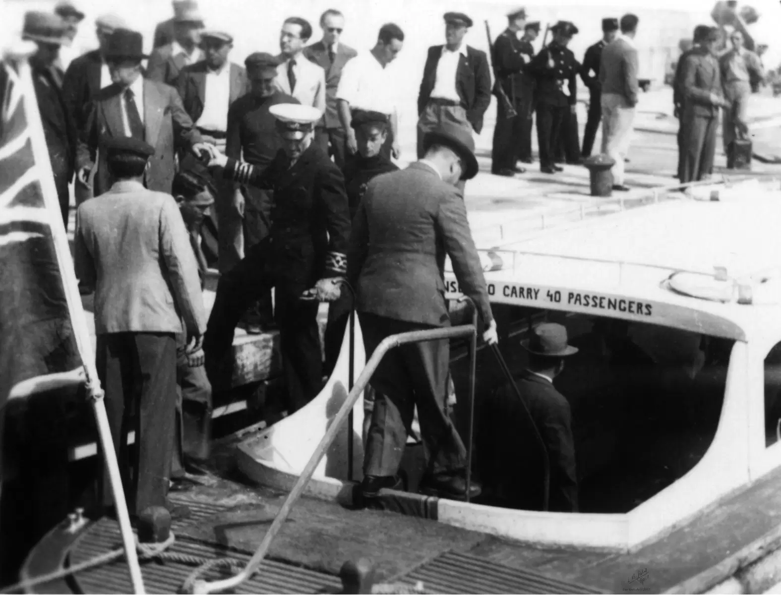 תל אביב 1937 יורדים לסירה - דוד לסלו סקלי -  - מק''ט: 146004