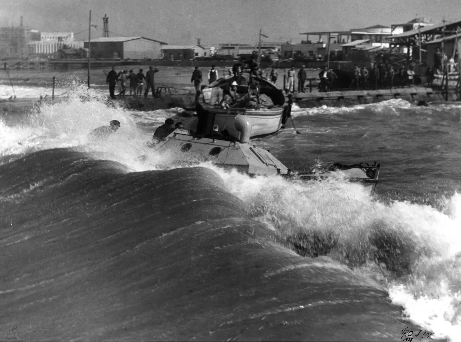 תל אביב 1937 ים סוער בנמל - דוד לסלו סקלי -  - מק''ט: 153235