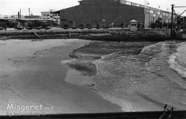 תל אביב 1937 משאיות בנמל