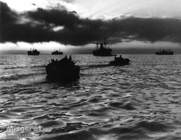 תל אביב 1937 סירות בשקיעה