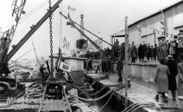 תל אביב 1937 קהל על המזח