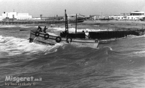 תל אביב 1937 סירה ליד מזח