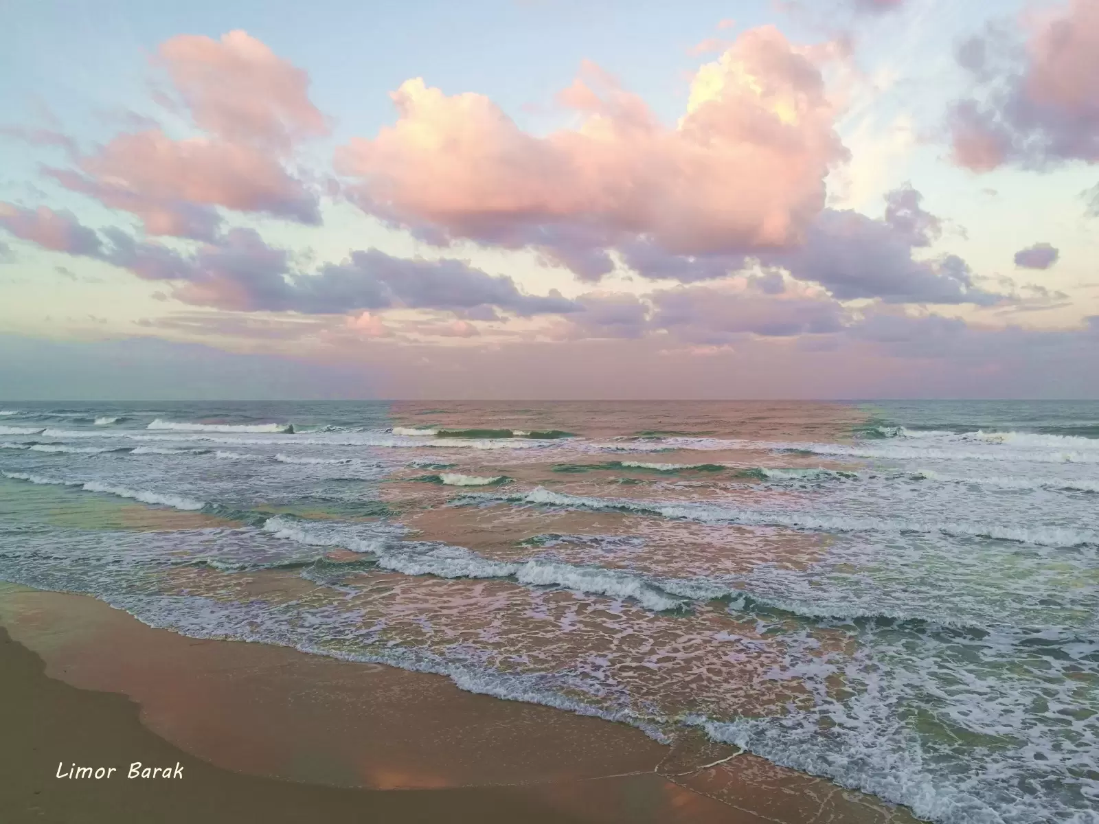 זריחה ורודה – לימור ברק | תמונה לסלון בסגנון מודרני