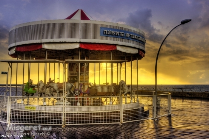 הקרוסלה העברית הראשונה