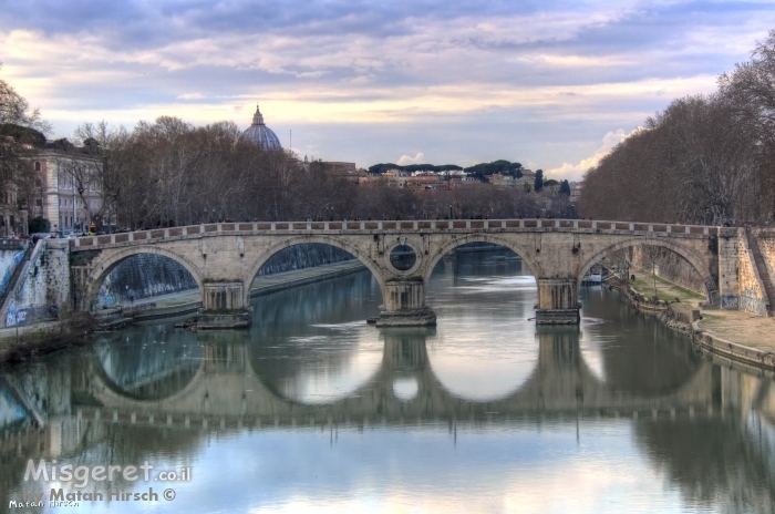 גשר והשתקפותו