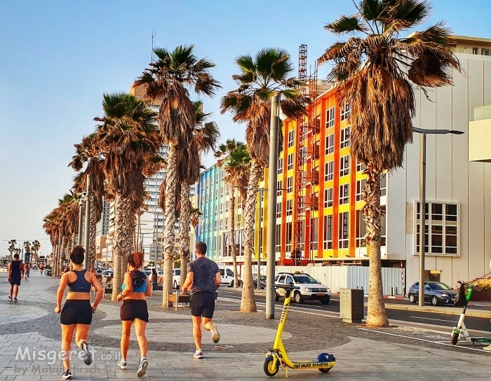 רצים בטיילת