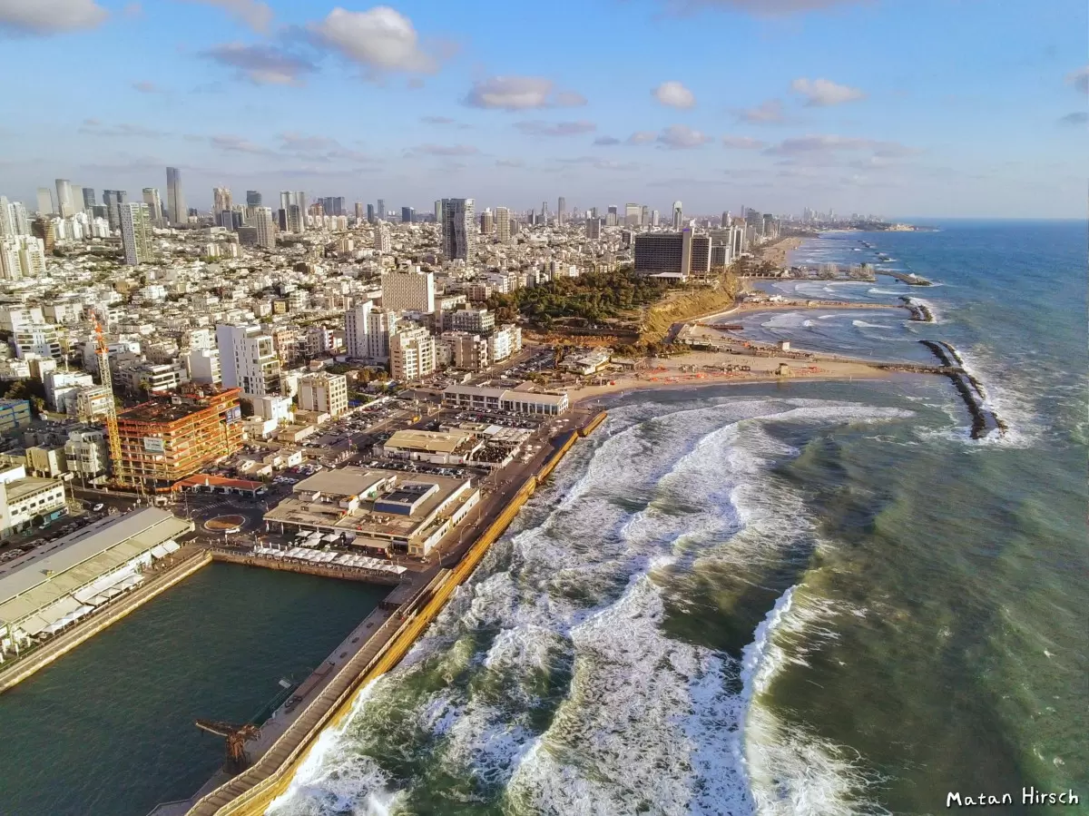 קו החוף של תל אביב - מתן הירש - צילום אווירי  - מק''ט: 387167