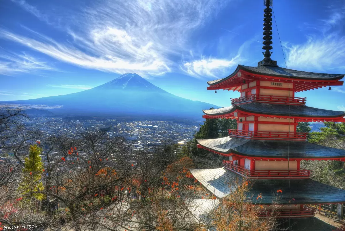 הר פוג'י ומקדש יפני - מתן הירש - צילומים  - מק''ט: 451852