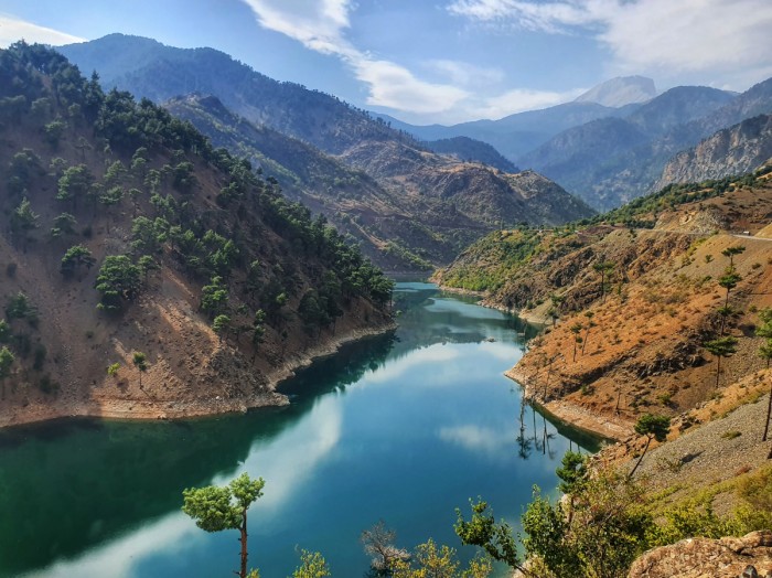 השתקפות בנהר בטורקיה