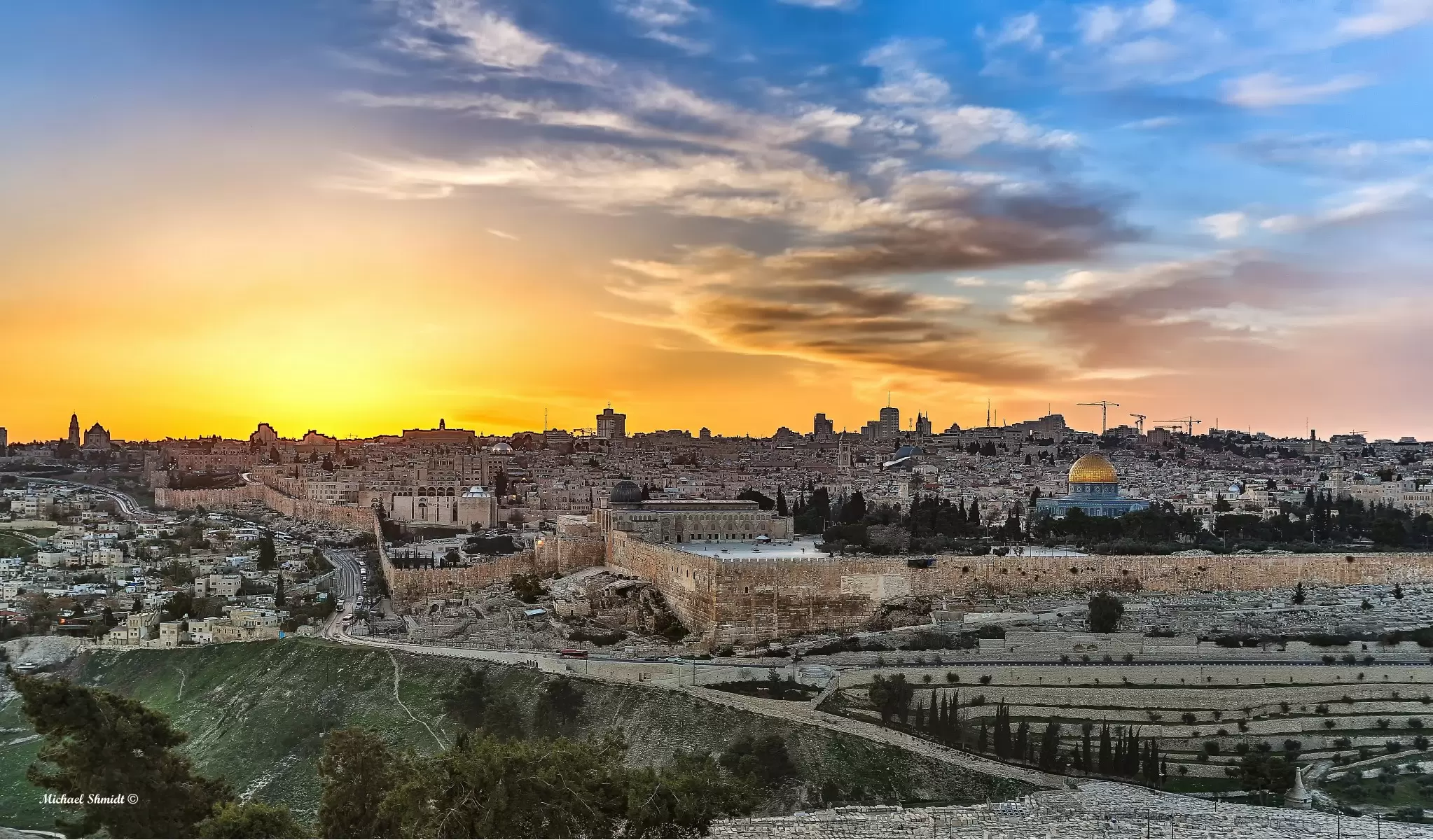 לדורי דודות.. – מיכאל שמידט | תמונה לסלון בסגנון מודרני