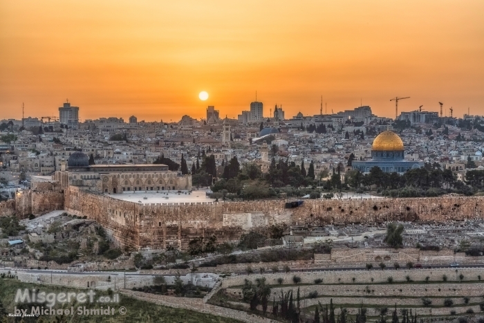 ראיתי עיר עוטפת אור