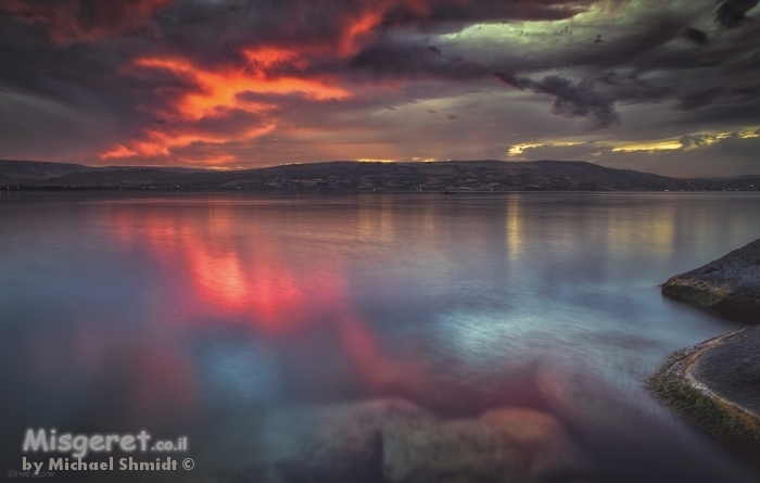 סירה בערמת ים..