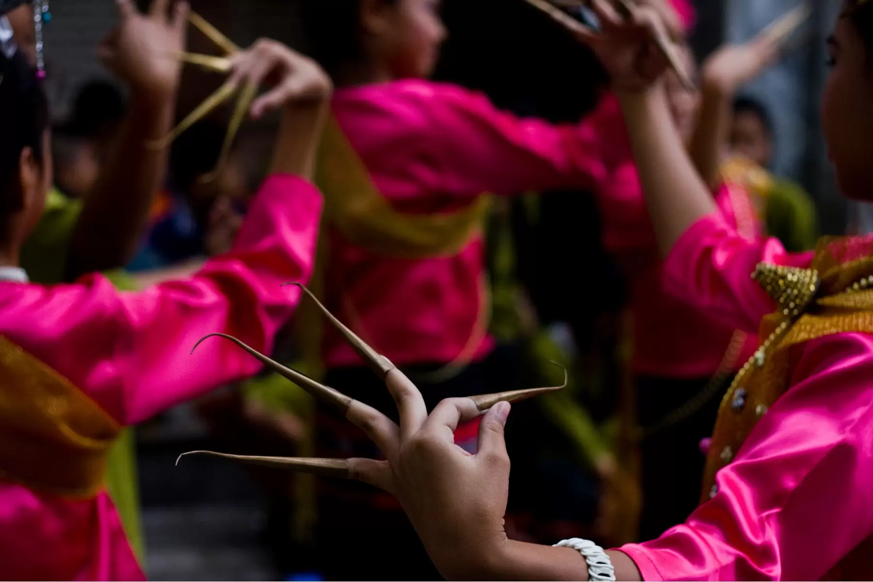 ריקוד תאילנדי מסורתי - ניר אלון -  - מק''ט: 129548