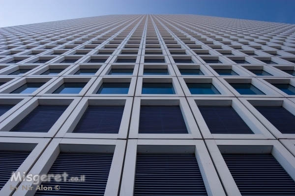 לעבר השמיים