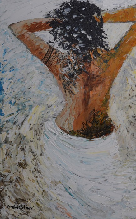 אישה יפה עם קעקועים