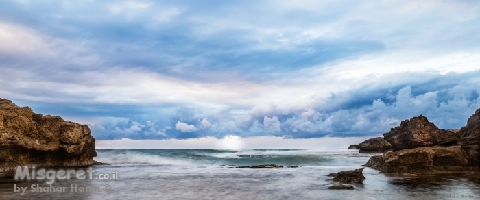 עננים מעל הים