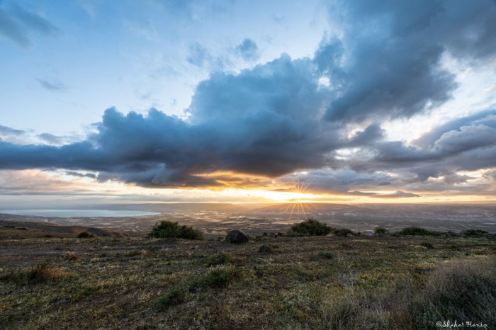 זריחה מעל הכנרת