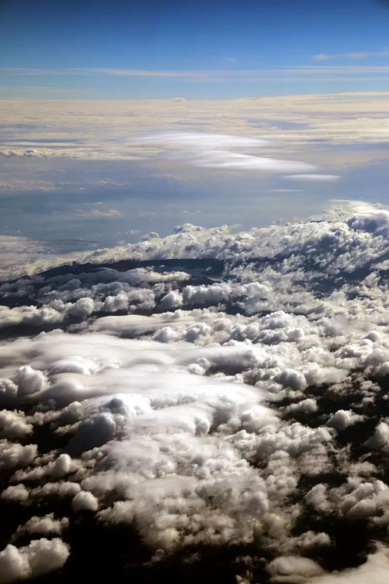 עננים ואופק - משה יפה -  - מק''ט: 242256