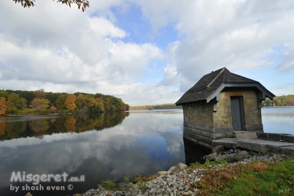 הבית על האגם