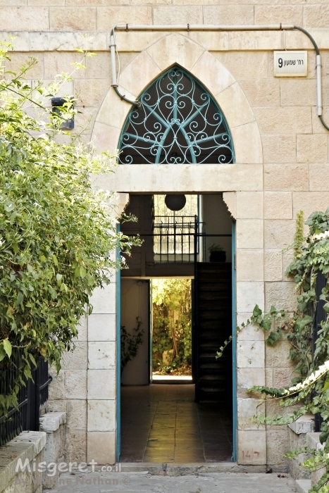 דלת ערבית פתוחה