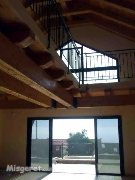 חלל פנימי בדו משפחתי מעץ