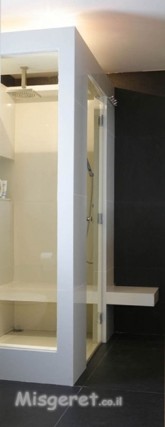 מקלחון בנוי