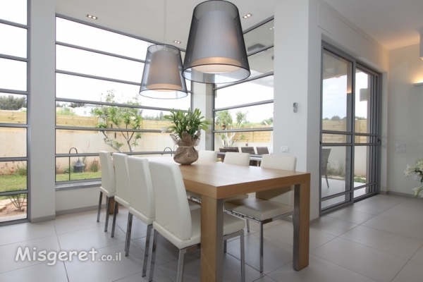 בית בהוד השרון, פינת אוכל