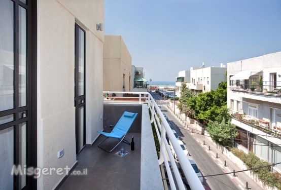 מרפסת עם נוף לים