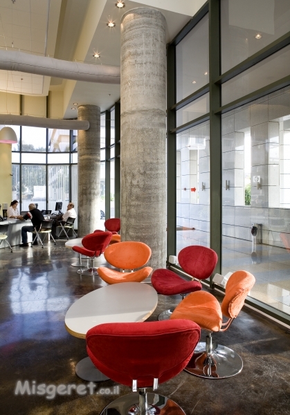 עיצוב פנים מרכז שרות