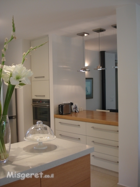 מטבח עם דלפק