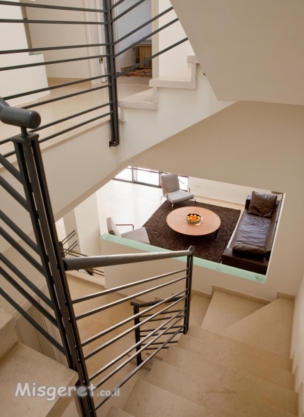 גרם מדרגות כאלמנט מקשר