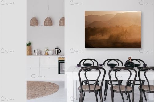 אבק פרסות – אייל ברטוב | תמונה לקיר בסגנון כפרי