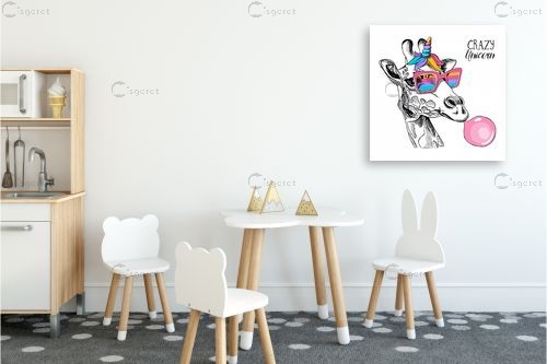 ג'ירף חד קרן – Artpicked Modern | תמונה לקיר בסגנון סוריאליסטי