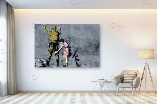 Girl Searching Soldier - בנקסי - תמונות אורבניות לסלון אומנות רחוב גרפיטי ציורי קיר  - מק''ט: 240020