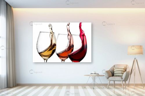 יין נמזג בשפע – Clara Zack | תמונה לקיר בסגנון מודרני