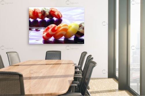 סוכריות צבעוניות 2 – אורלי גור | תמונה לקיר בסגנון מודרני