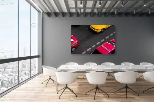 פונץ' בננה מוטורי – ניר אלון | תמונה לקיר בסגנון אורבני