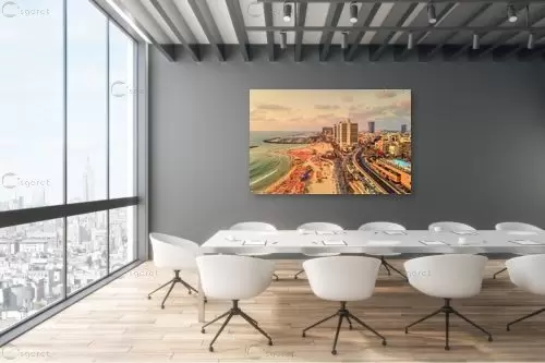 טיילת תל אביב בשקיעה – מתן הירש | תמונה לקיר בסגנון מודרני