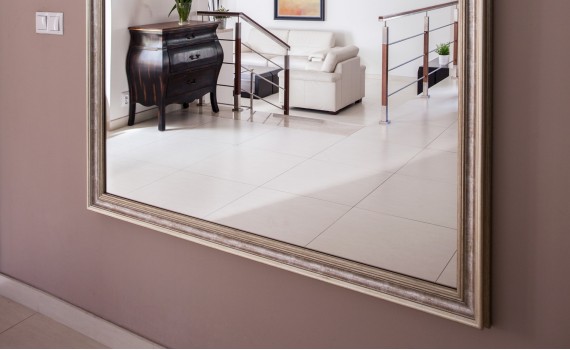 מראות מעוצבות לסלון