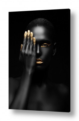 תמונות לפי נושאים אצבעות | אישה אפריקאית עם זהב II
