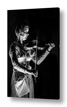 צילום אמנותי שחור לבן | fiddler