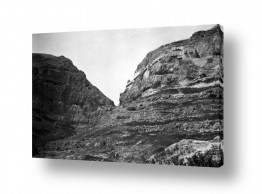 הרים מצוקים | יריחו 1945 - בתים על צוק