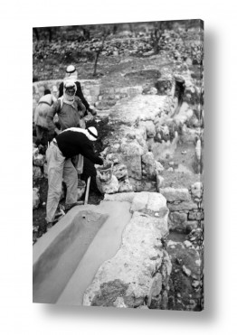 ירושלים והסביבה איזור רמאללה | בונים שוקת 1947 - עלאר