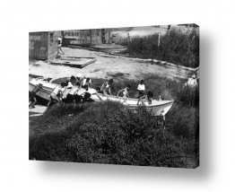 תמונות לפי נושאים נערים | תל אביב 1939 העברת סירה
