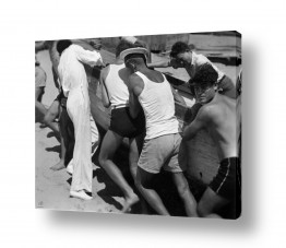 צילומים דוד לסלו סקלי | תל אביב 1939 דוחפים סירה