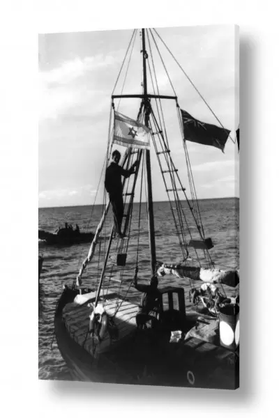 מסגרת ראשי נחישות | תל אביב 1937 סירה ודגלים